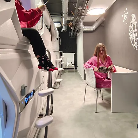 сapsule Kijowska Stadium Floor -1 No Window - Self Check In Auberge de jeunesse